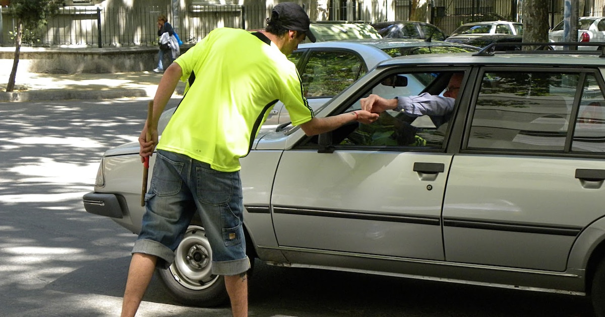 Santa Fe prohibió a los cuidacoches y fijó penas de hasta 80 días de arresto