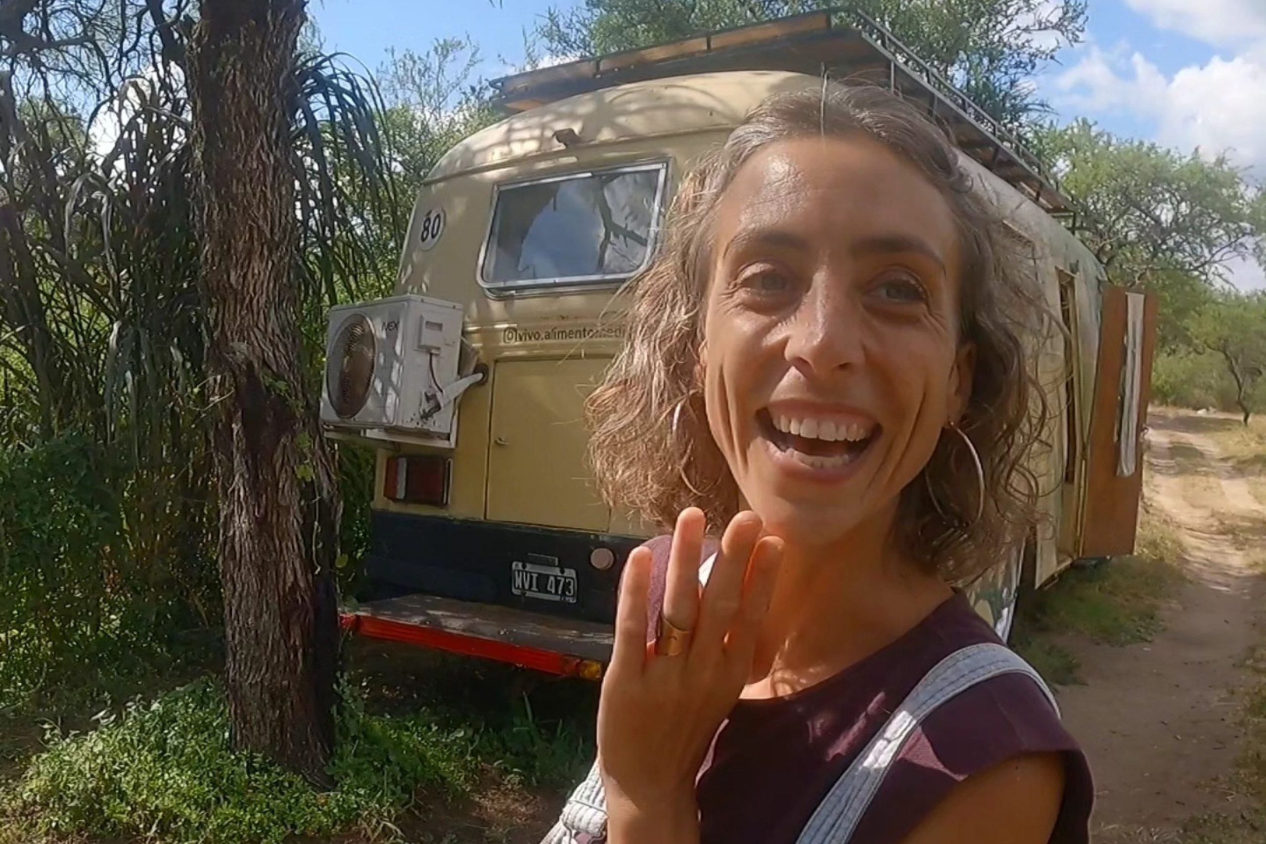 Tras ser diagnosticada con cáncer, se compró un colectivo y lo dejó todo para irse a vivir a las Sierras de Córdoba, donde encontró lo que buscaba