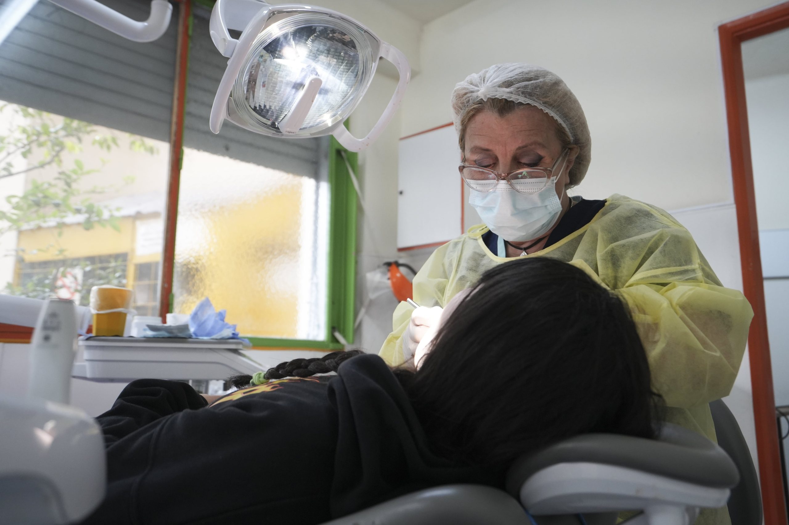 El 70% de los chicos llegan a primer grado con caries: en la Ciudad, buscan anticipar la consulta odontológica inicial al año y medio de vida