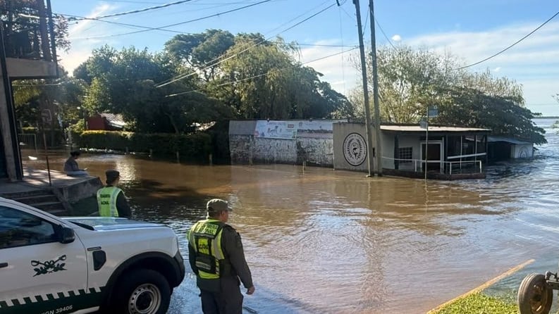 Ante la crecida de los ríos en el Litoral, las fuerzas federales reforzaron la asistencia en las zonas afectadas