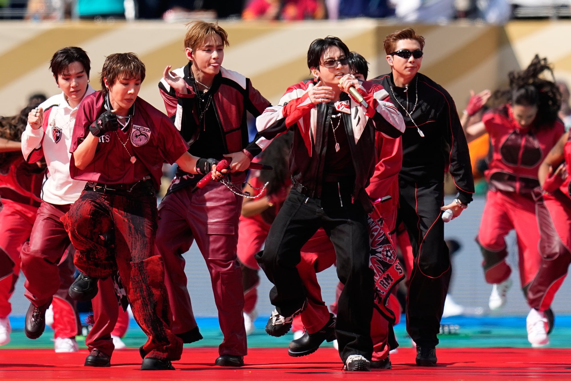 BTS: cómo es el show del fenómeno global que aterriza en la Argentina y rompe récords de recaudación