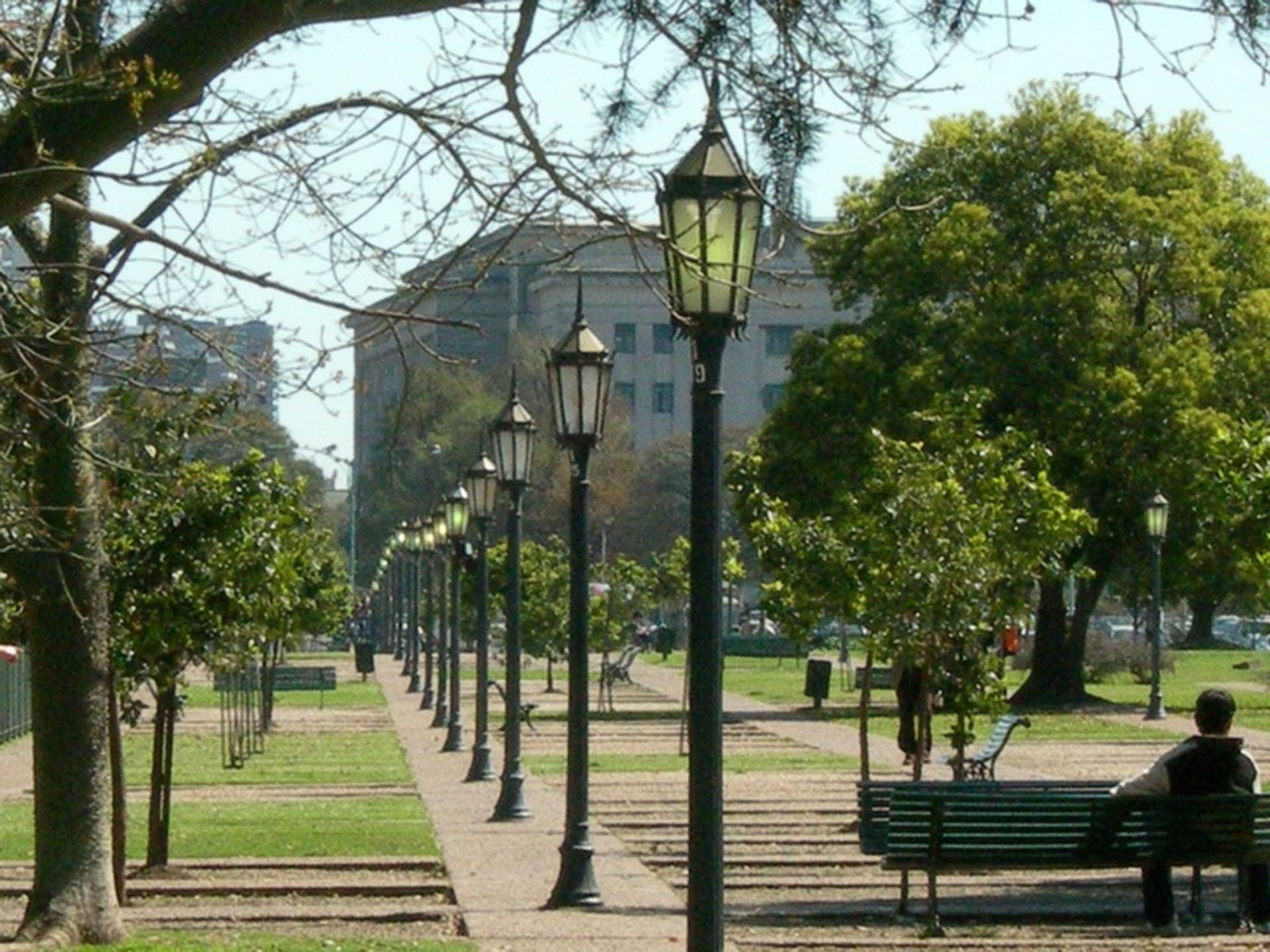 Plazas y parques porteños tendrán bares con baño y wifi pero sin cocina