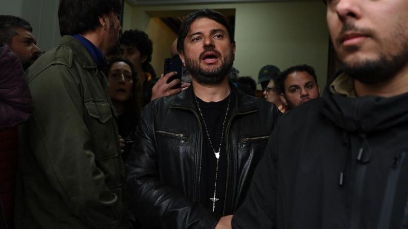 La Justicia confirmó el procesamiento de Juan Grabois por la toma del Instituto Perón