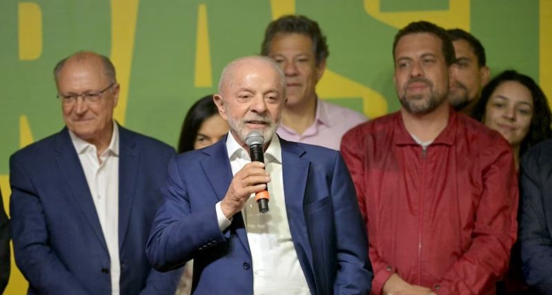 Lula reconoció que el resultado de las elecciones de Brasil lo "sorprendió" y aseguró que se prepara para el balotaje