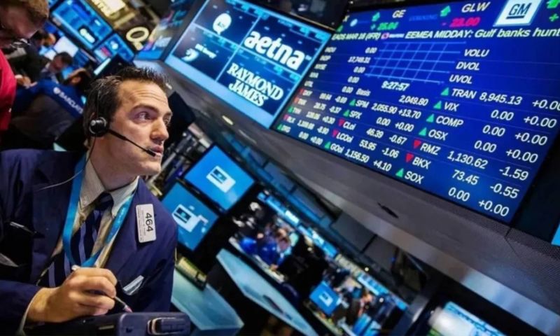 Tras el triunfo de Bolsonaro en Brasil, bajó el riesgo país en Argentina y rebotaron las acciones locales