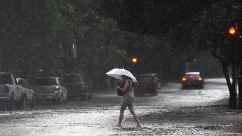 Urgente: hay alertas naranja y amarilla por tormentas, nevadas y Zonda en ocho provincias