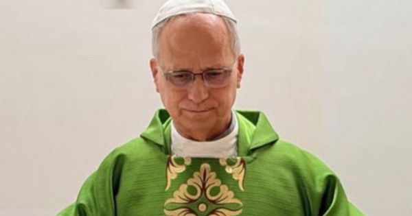 El Vaticano difundió la primera foto de León XIV tras su operación: celebró una misa en la clínica