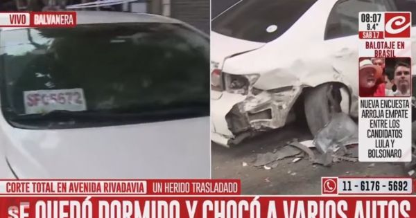 Se quedó dormido al volante e impactó de lleno contra dos autos estacionados: terminó en el hospital