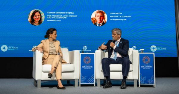 Caputo afirmó que Argentina tiene "un excedente de dólares" y aseguró que las inversiones del RIGI permitirán levantar el cepo