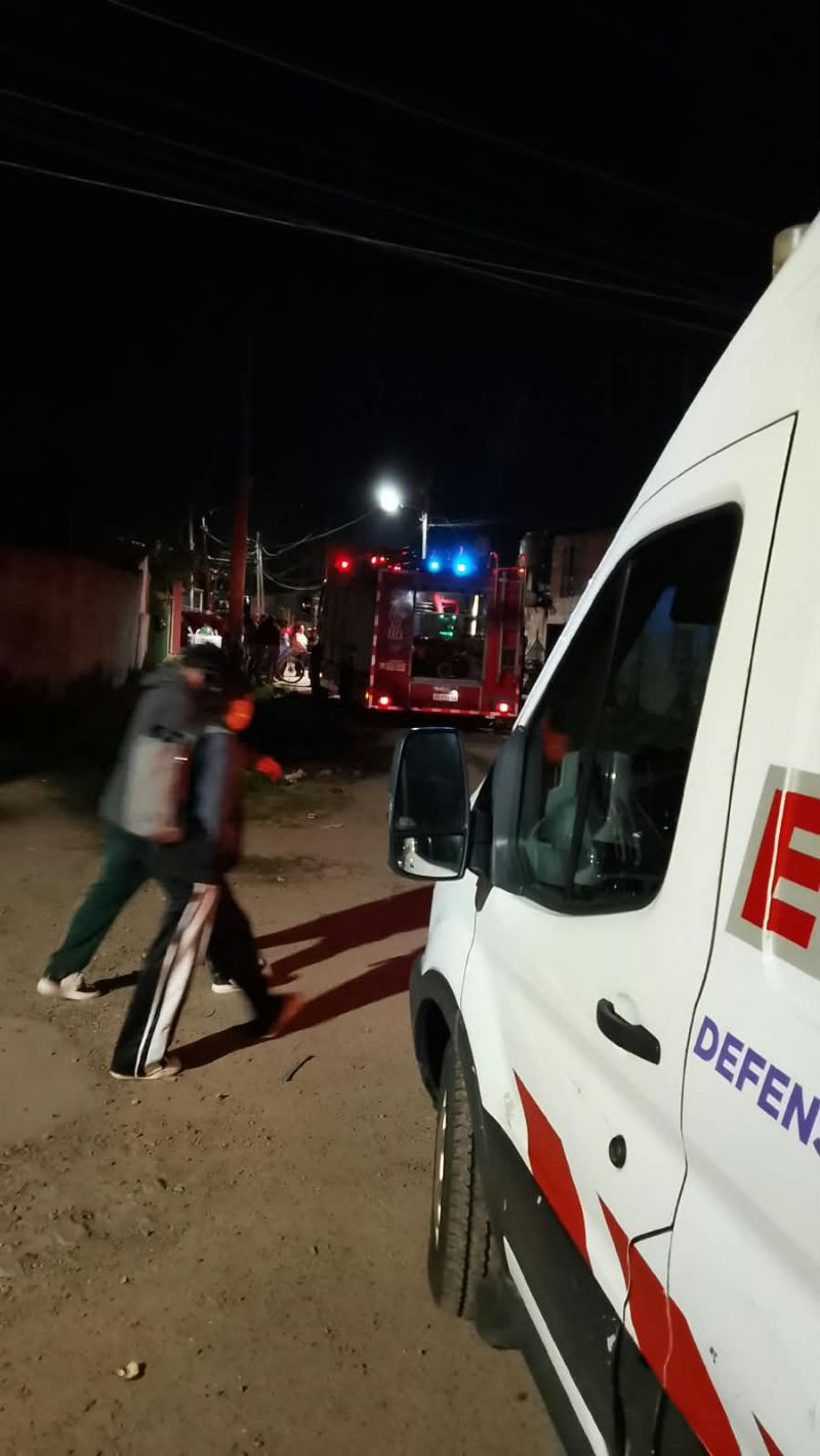 Incendio en una vivienda de Quilmes Oeste: una mujer fue asistida por el SAME