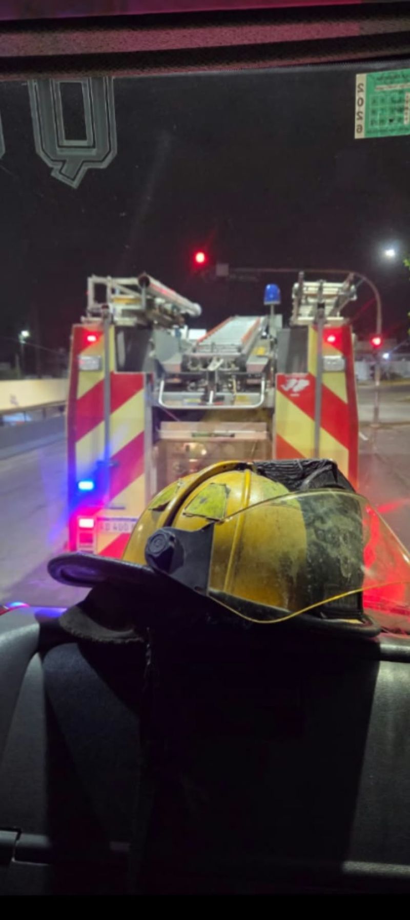 Incendio un Ezpeleta: asistieron a la propietaria y a un bombero