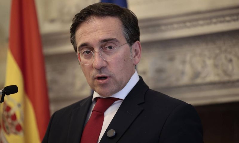 El Gobierno de Pedro Sánchez repudió los ataques de Milei y lo acusó de "fomentar violencia entre los españoles"