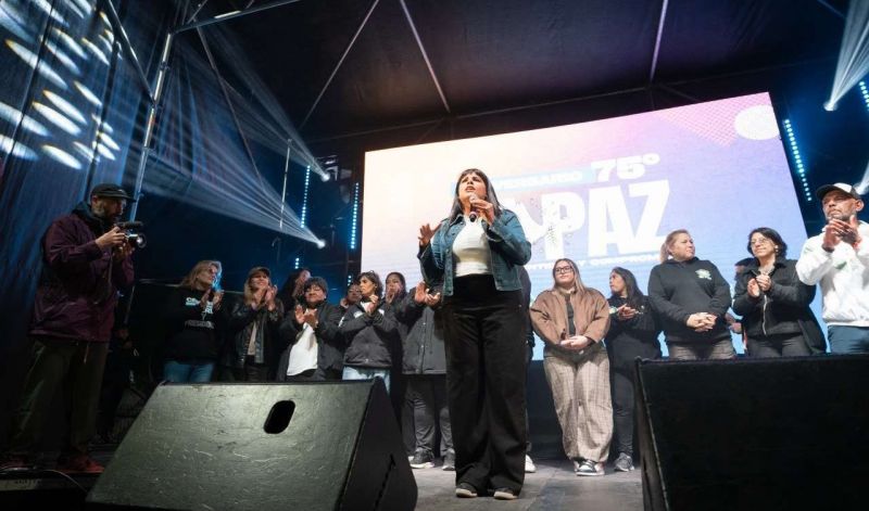 Festejos en el barrio La Paz: "Llevamos más de 100 cuadras de pavimento"