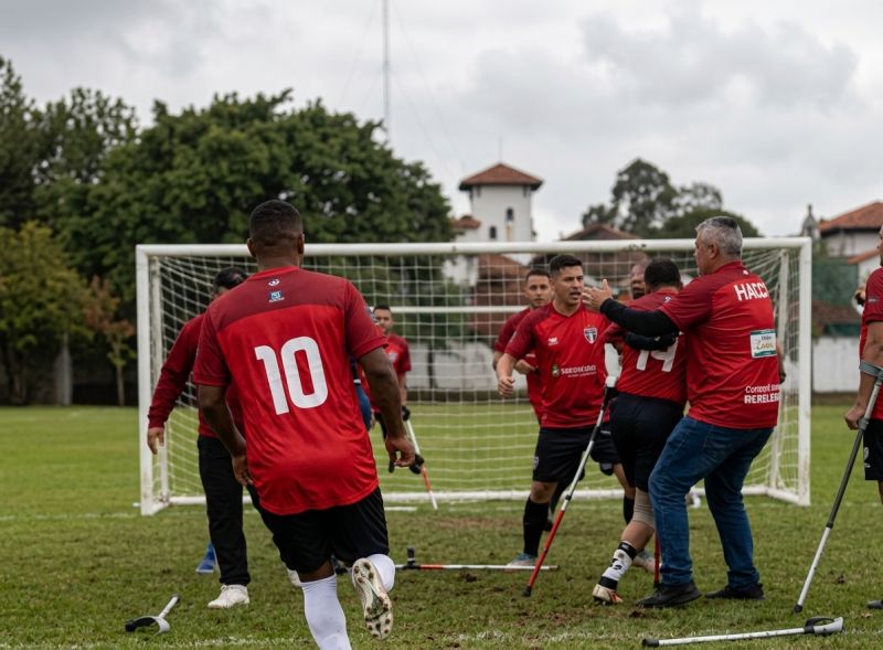 Video: una final de fútbol para amputados terminó en una batalla campal con piñas y muletazos