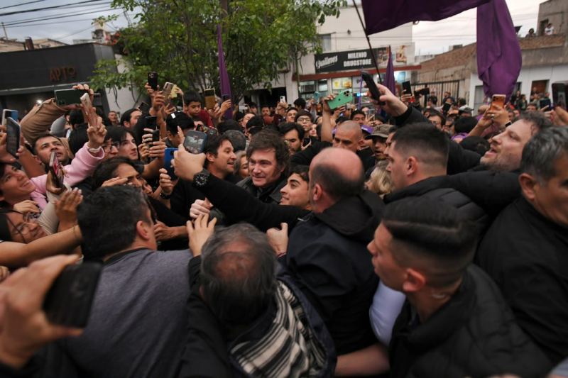 La Libertad Avanza se refirió al "cálido" recibimiento a Milei en Catamarca: ¿Lo golpearon?