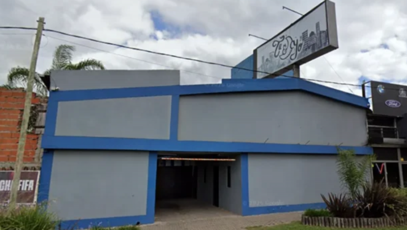 Una escort denunció que un cliente quiso robarle en un telo, intentó escapar y murió tras caer al vacío