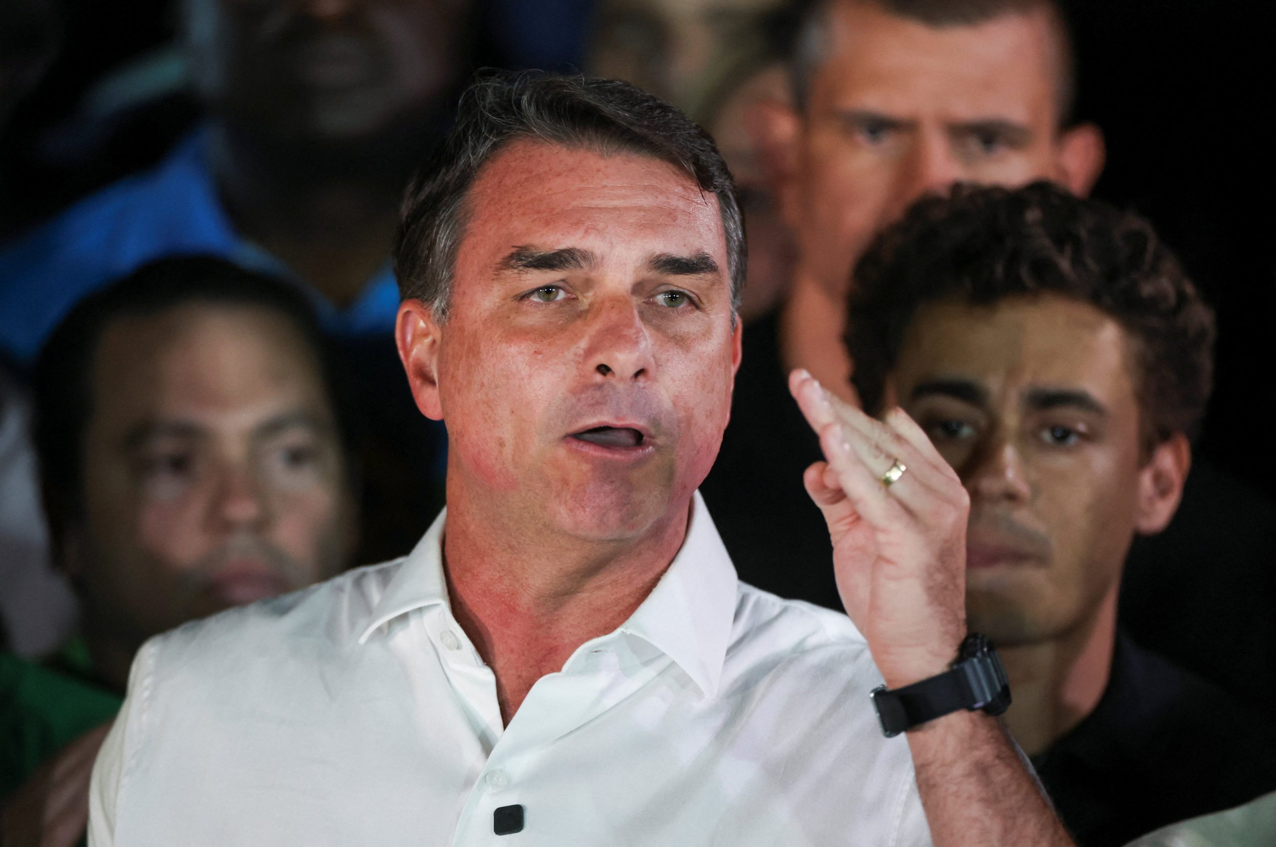 Por qué las restricciones judiciales de Brasil no alcanzaban para impedir que Bolsonaro saliera de Argentina