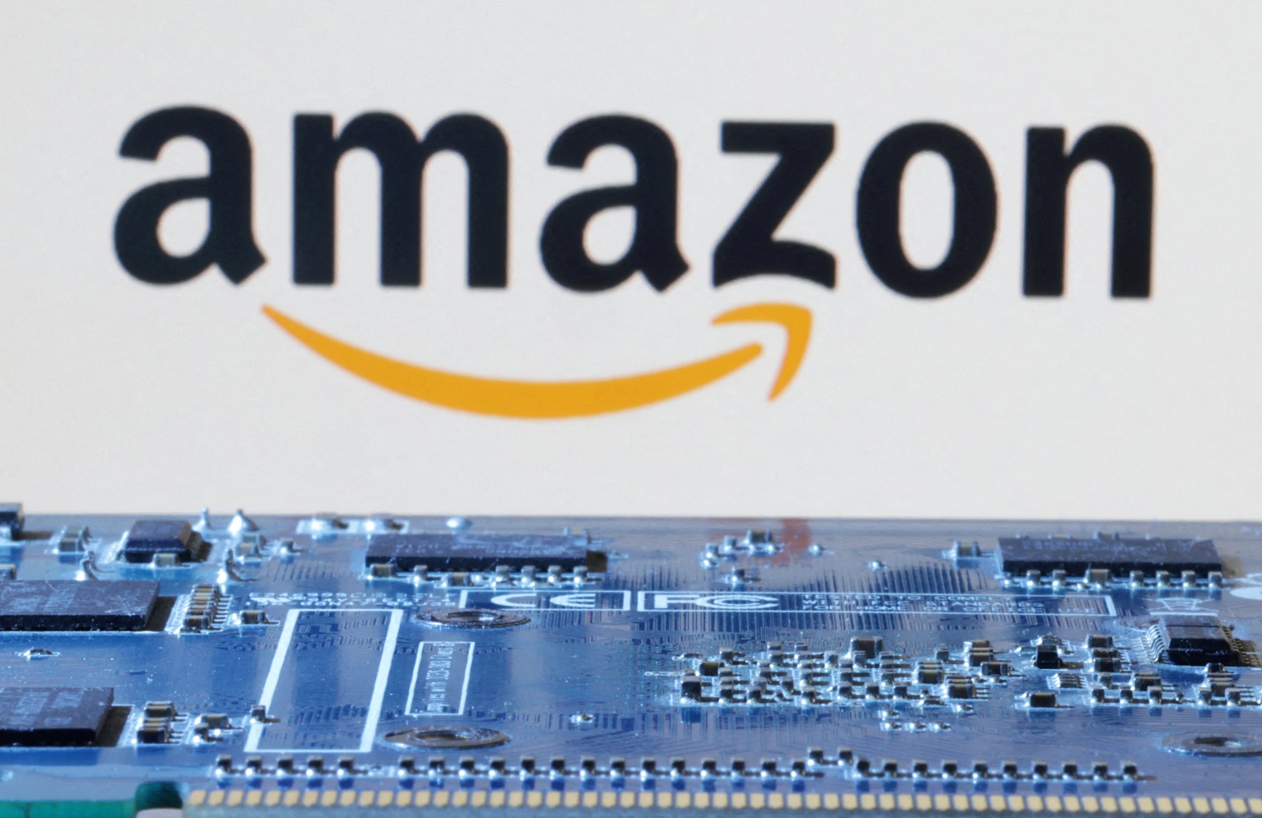 Amazon guarda en depósitos servidores de IA por USD 5.000 millones porque no tiene electricidad para usarlos