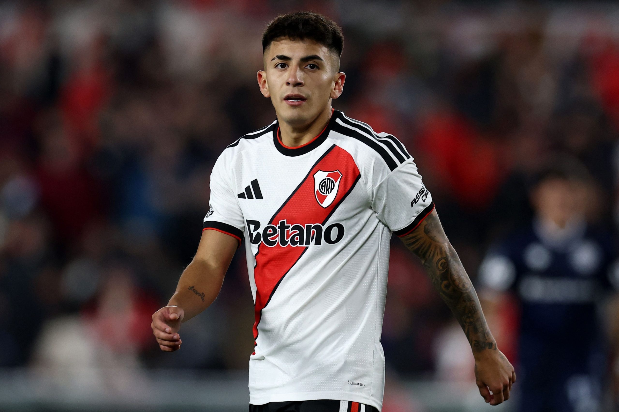 A qué hora juega River vs. Racing y por dónde se puede ver en vivo