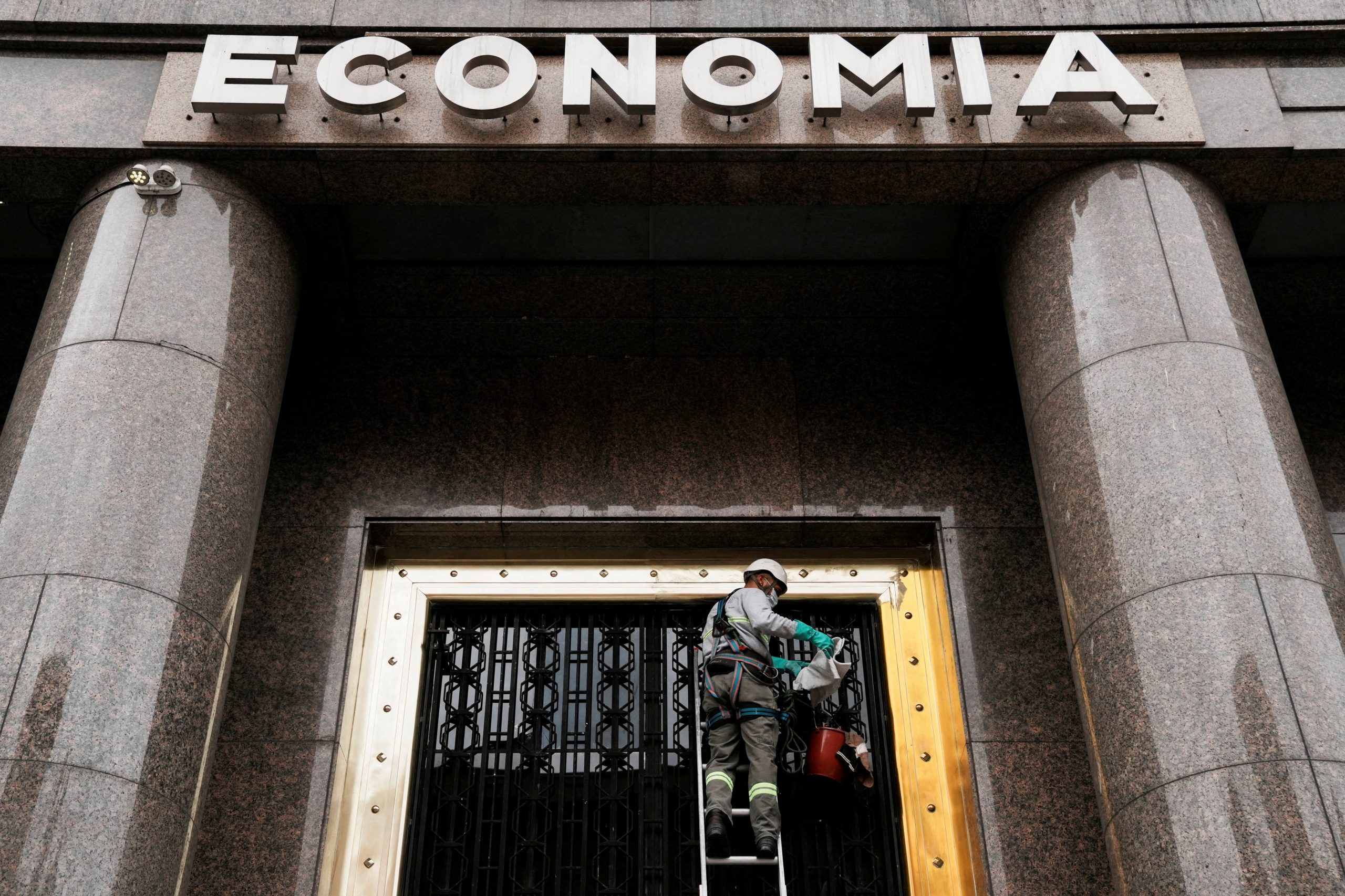 Economía enfrenta hoy vencimientos por $10 billones: qué estrategia espera el mercado sobre tasas y plazos