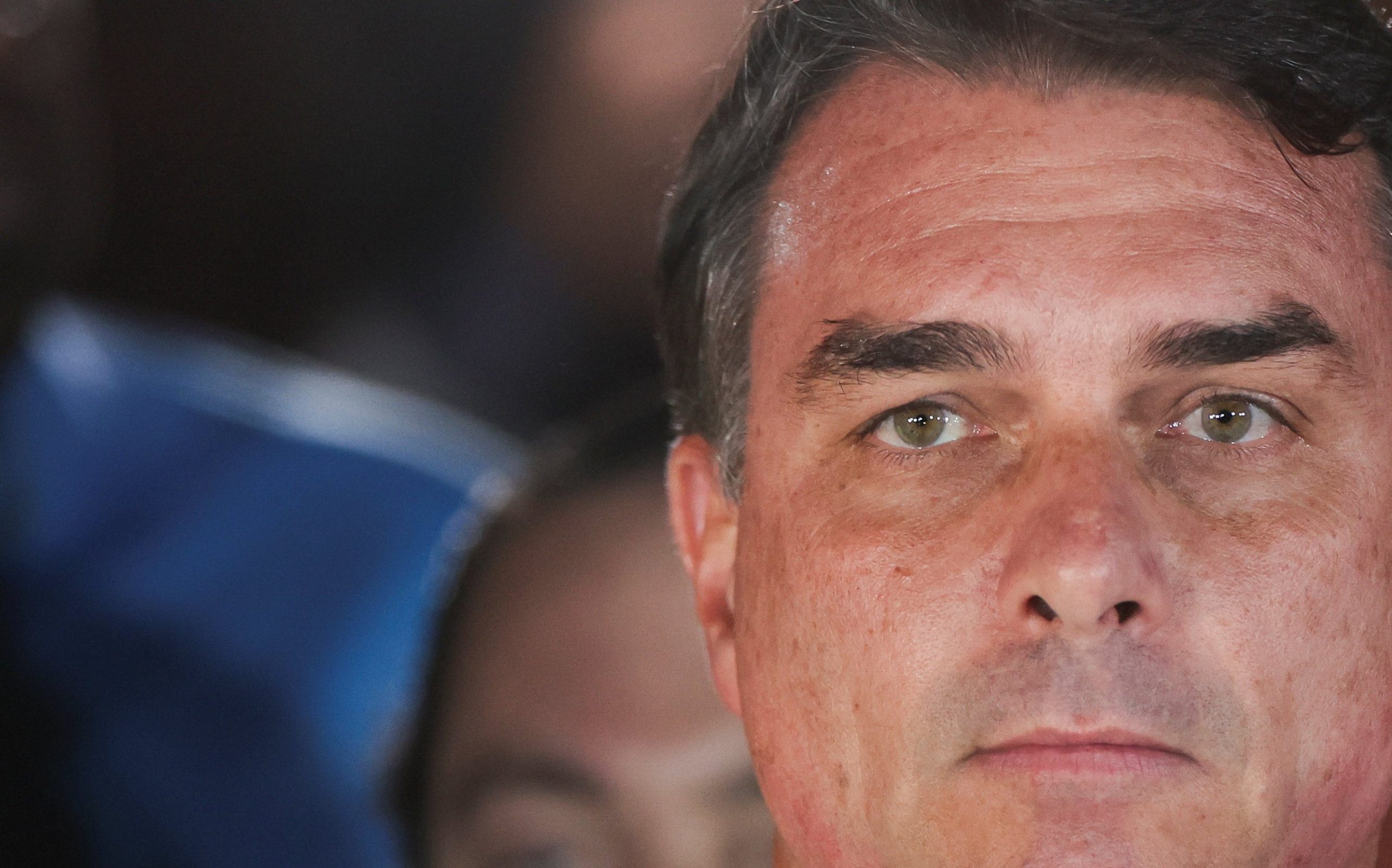 Cómo colaboró el Gobierno argentino con Flávio Bolsonaro para salir de Brasil