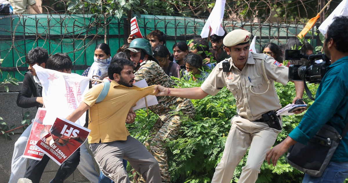 Las “cucarachas” llamaron a extender las protestas a toda la India hasta lograr la renuncia del jefe de la Comisión Electoral