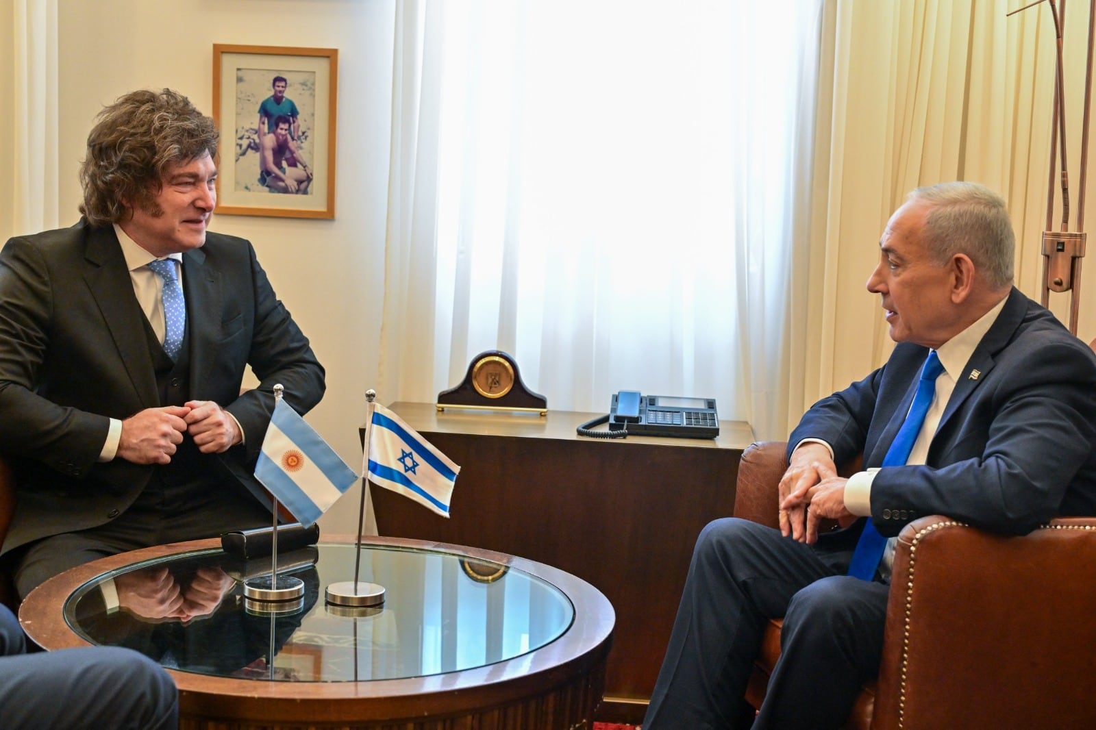 Milei felicitó a Netanyahu por ser el más votado en las elecciones de Israel, aunque no logró alcanzar una mayoría de gobierno