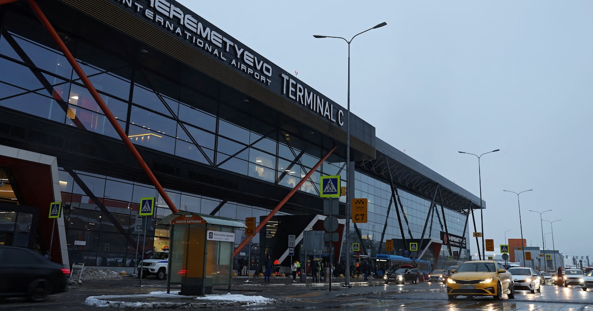 Una ofensiva de drones ucranianos paralizó durante horas las operaciones de numerosos aeropuertos rusos