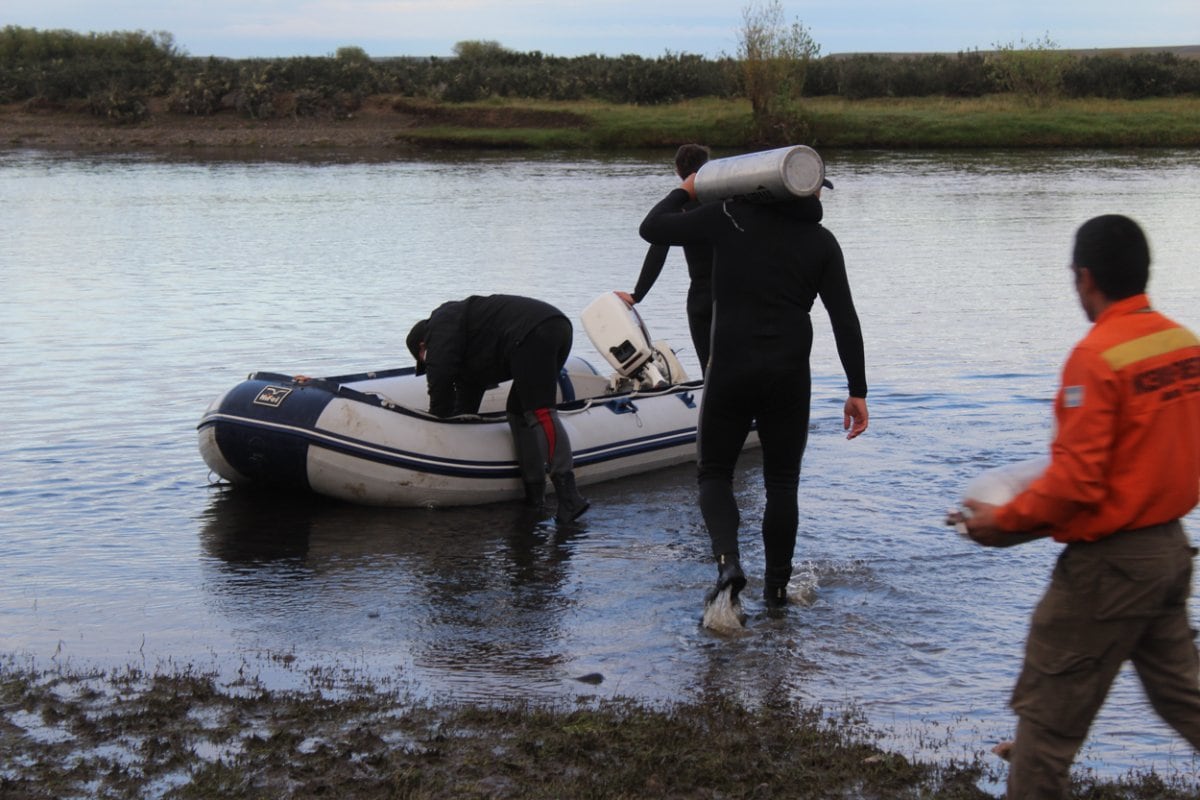 Sigue la búsqueda de dos hermanitos que cayeron a un río correntoso en Santa Cruz
