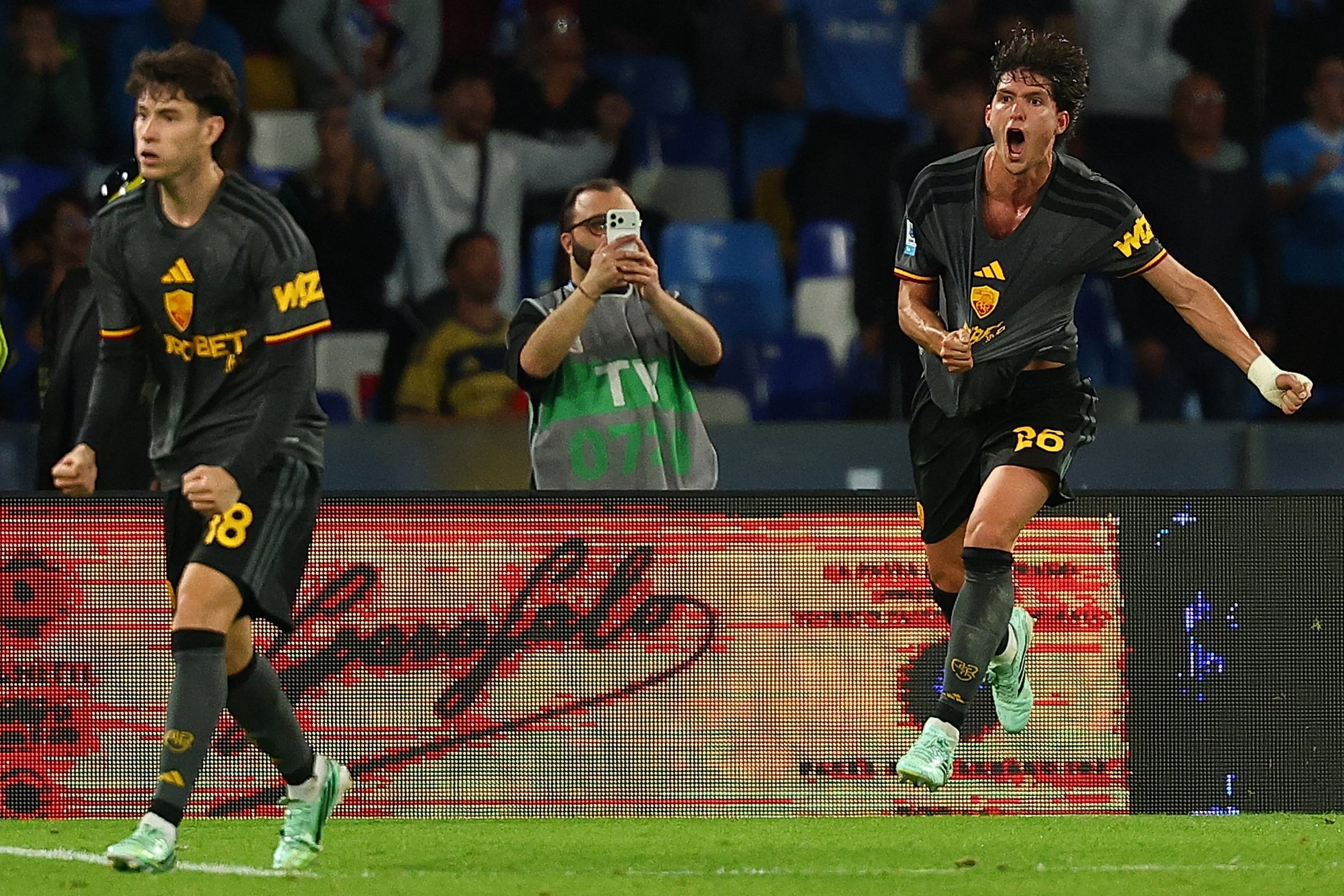 Los argentinos rescataron a Roma ante Napoli: gol de Soulé y doblete de Balerdi para remontar y llevarse un empate