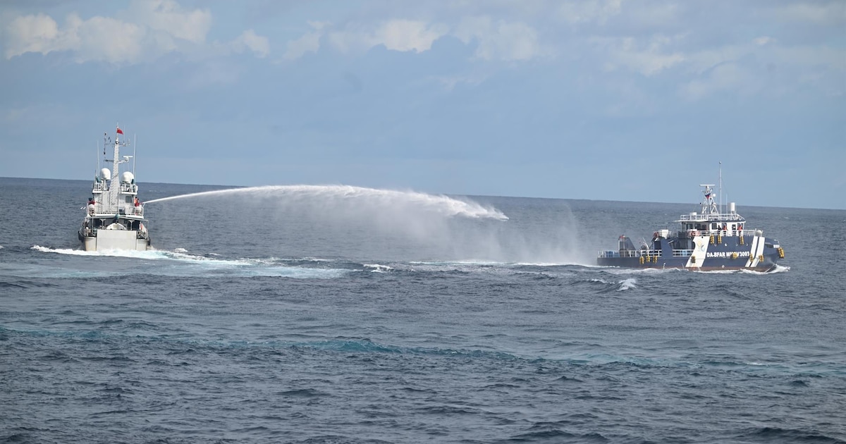 China amenazó a Taiwán por usar cañones de agua para expulsar a un pesquero de una zona restringida del mar Meridional