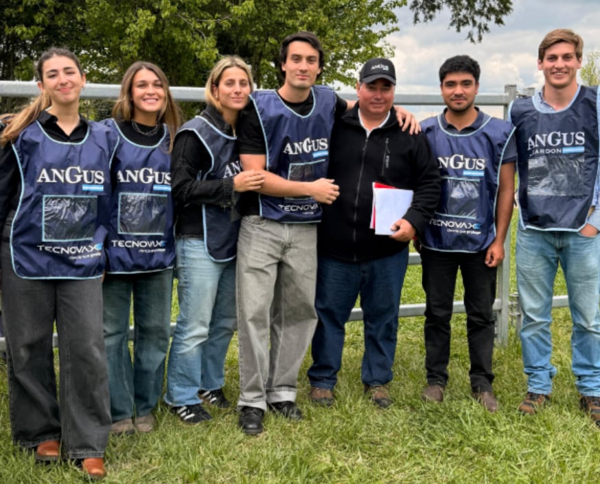 Ocho jóvenes van a Canadá por la gloria en una competencia internacional: “Vamos a buscar ganar”