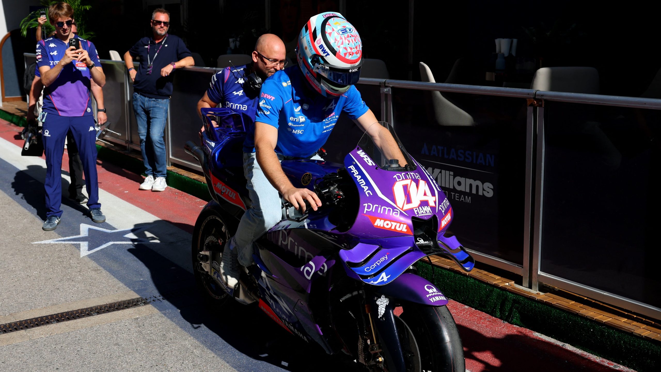 El ingreso estelar de Franco Colapinto a bordo de una moto al Gran Premio de Estados Unidos: “Exhibición histórica en COTA”
