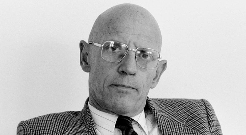 Cien años de Foucault: por qué el filósofo que desenmascaró el poder sigue siendo el más peligroso para los medios