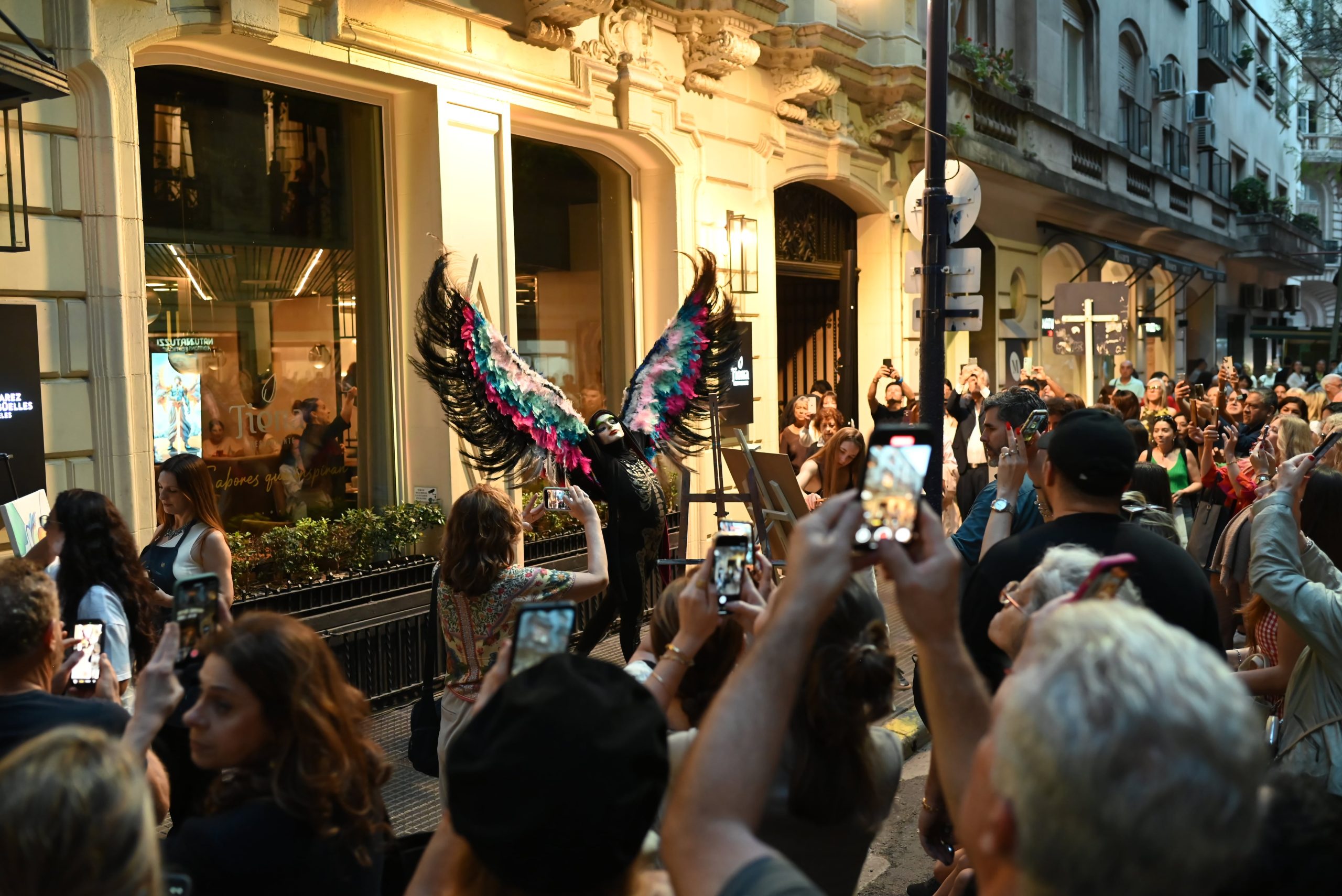 La Noche del Diseño en Distrito Arenales: arte en la calle