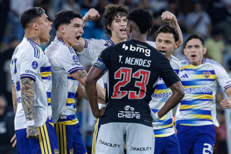Ángel Romero cruzó a un futbolista de Vasco por una foto con el escudo de Boca: “Hay que respetar la camiseta”