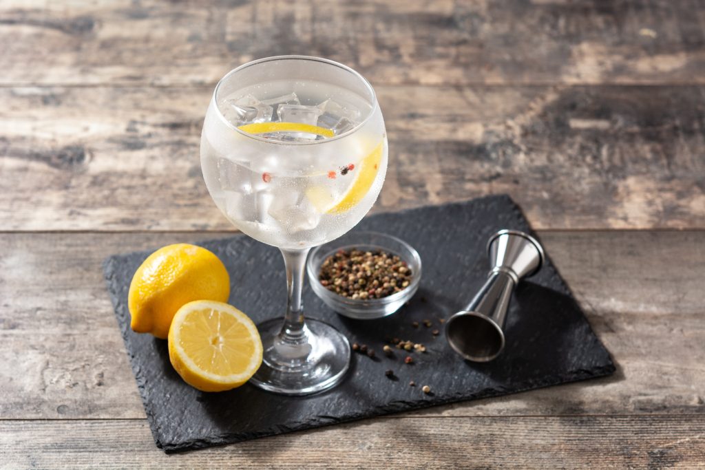 Cómo hacer el gin tonic perfecto: las proporciones clave y siete recetas para preparar en casa