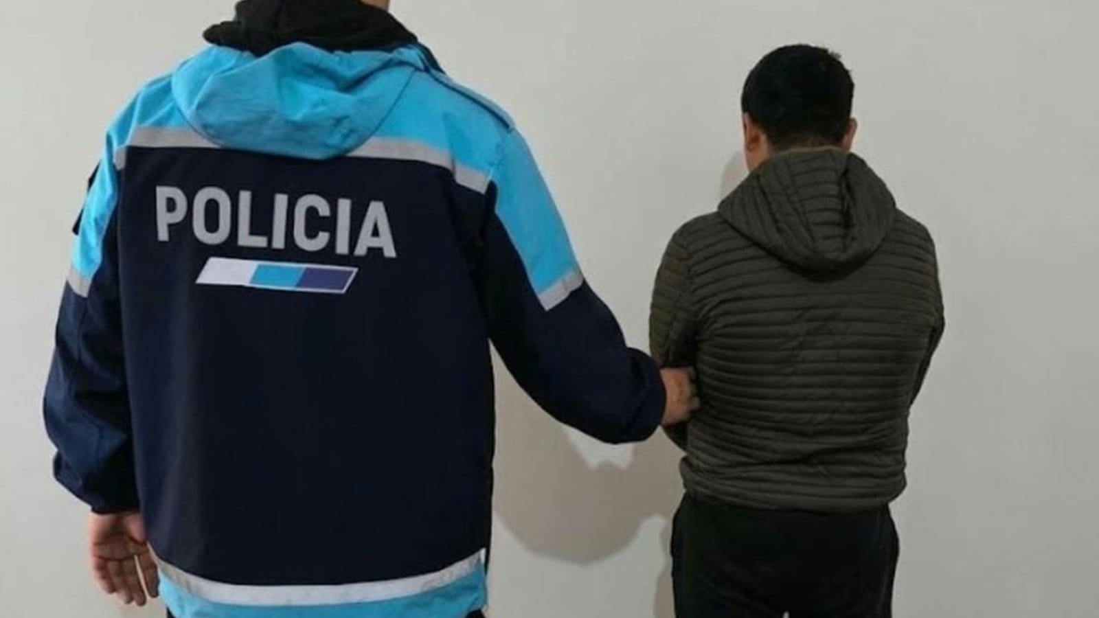 Macabro hallazgo en La Plata: encontraron el cuerpo de una mujer en una zanja y un hombre confesó el crimen
