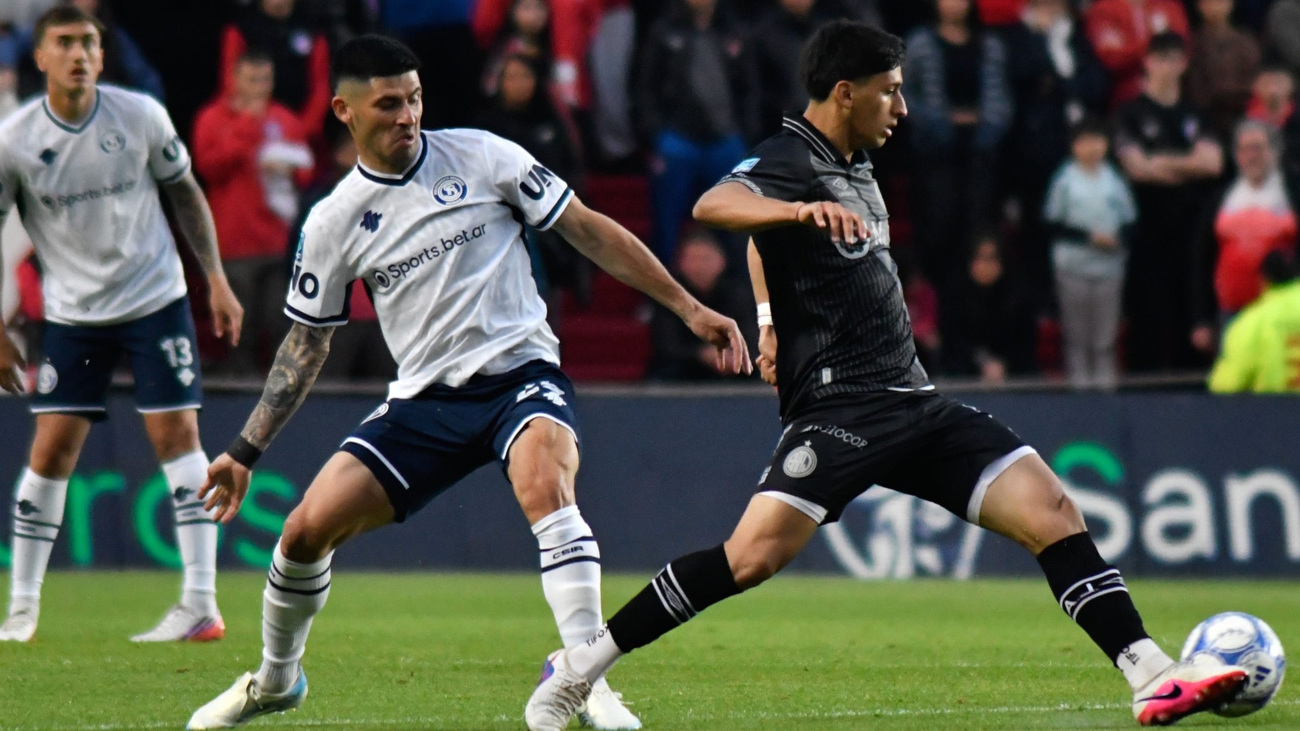 En un duelo clave por el título de la Tabla Anual, Argentinos Juniors iguala sin goles con Independiente Rivadavia
