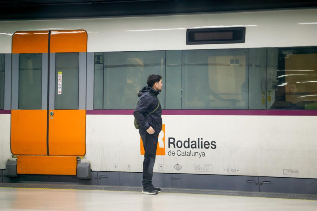 Nueva jornada de caos en Rodalies con la suspensión total del servicio: el director apunta a un “conflicto laboral” con los maquinistas