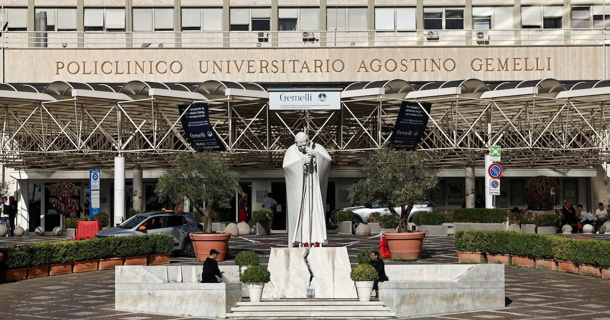 Tras la cirugía, el papa León XIV celebró una misa en el hospital Gemelli