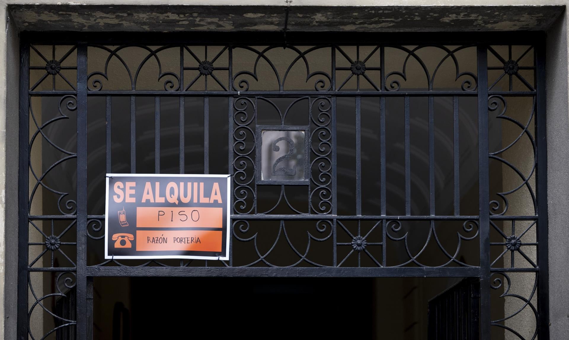 La oferta de viviendas en alquiler cae un 44% entre 2018 y 2025, con 393.000 viviendas menos, según idealista