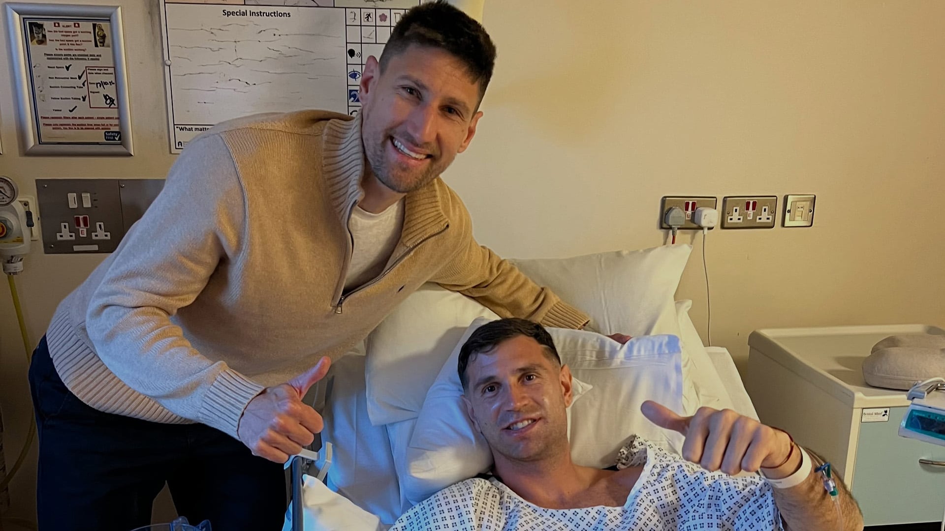 Un subcampeón del mundo con la Selección visitó a Emiliano Martínez tras su cirugía de mandíbula: su emotivo mensaje