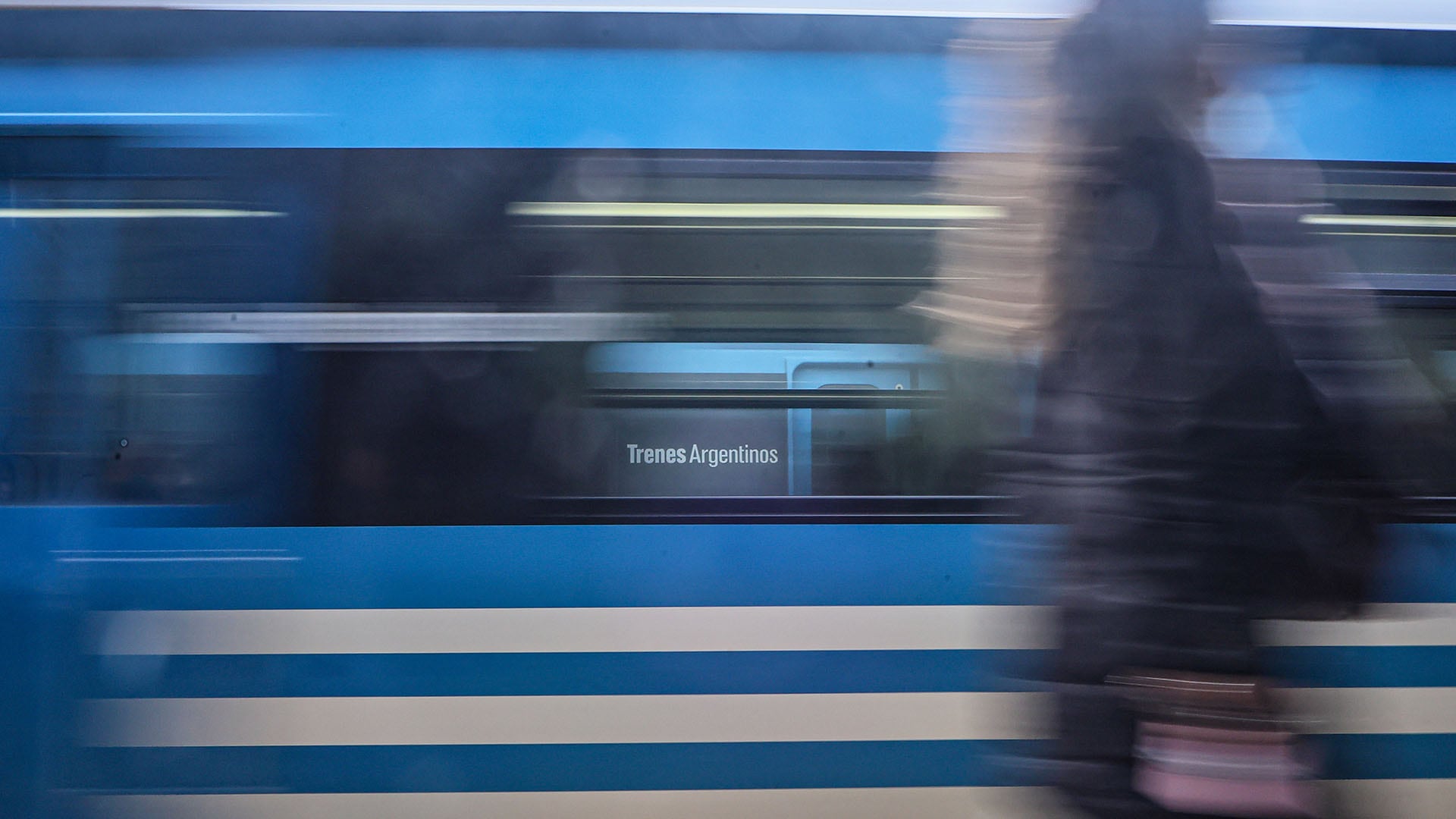 Descarriló un tren a Buenos Aires en víspera de Navidad, sufrió múltiples golpes y la Justicia condenó la falta de asistencia