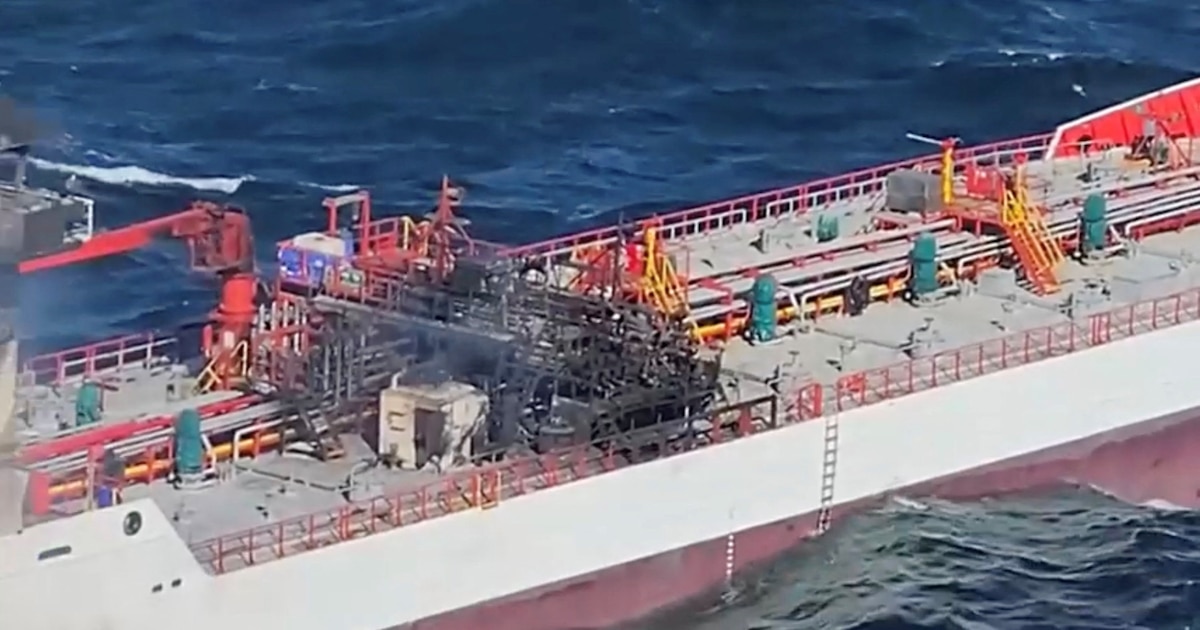 Rumania investiga si drones rusos desataron el incendio de un buque cisterna en el mar Negro: hay siete desaparecidos