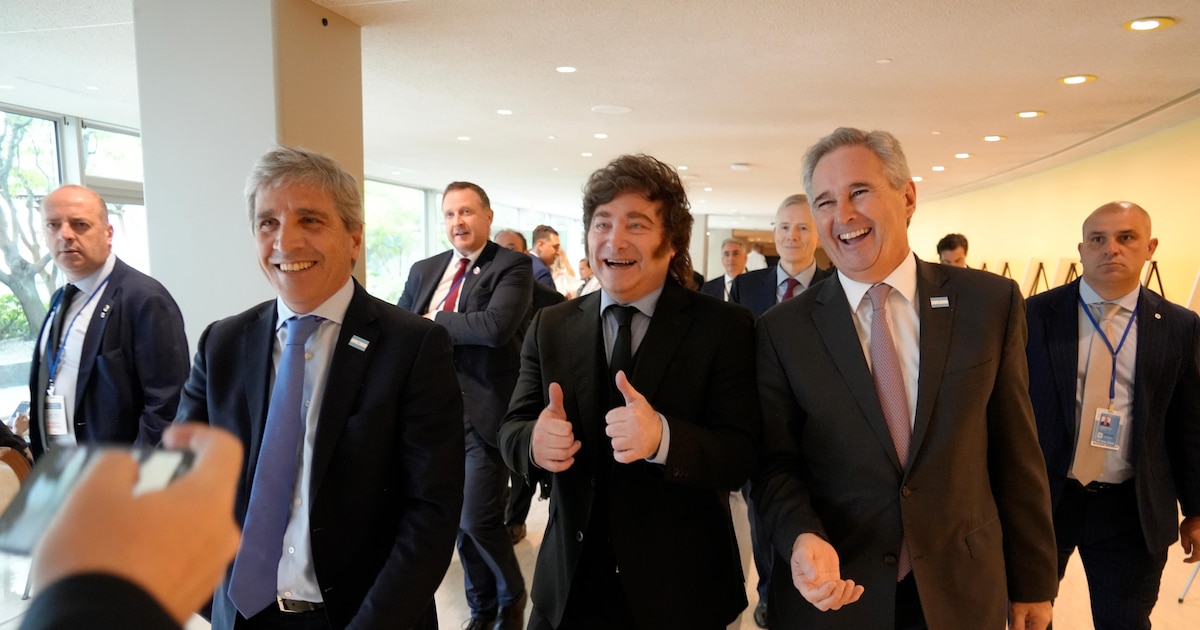 Economía y ley de Tierras: el Gobierno, frente a los daños por sus propios giros y un discurso sin límites