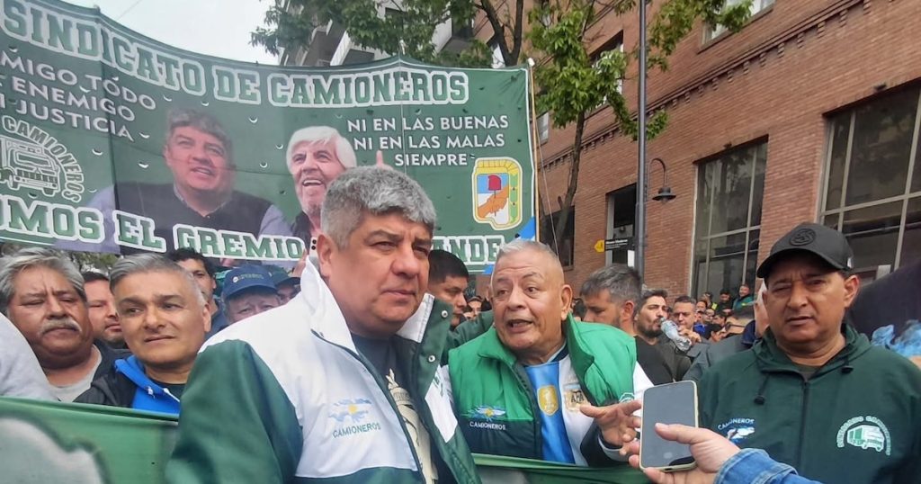 Camioneros presionó en la calle por las indemnizaciones de USD 200 millones, pero no se incluirán en los nuevos pliegos