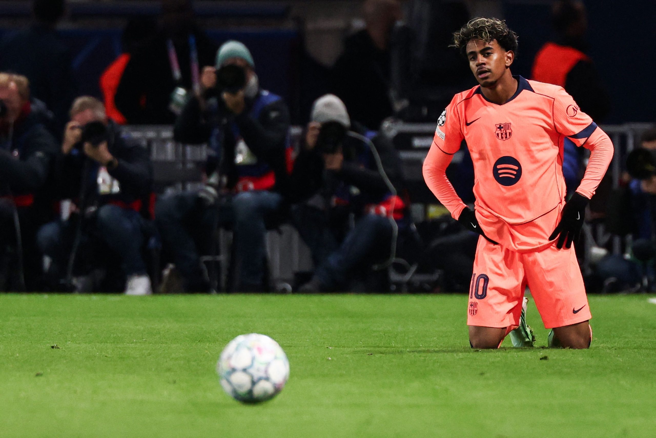 Perlitas de Champions League: los insólitos errores de los dos cracks y el golazo de Cherki, que hizo pasar de largo a un rival