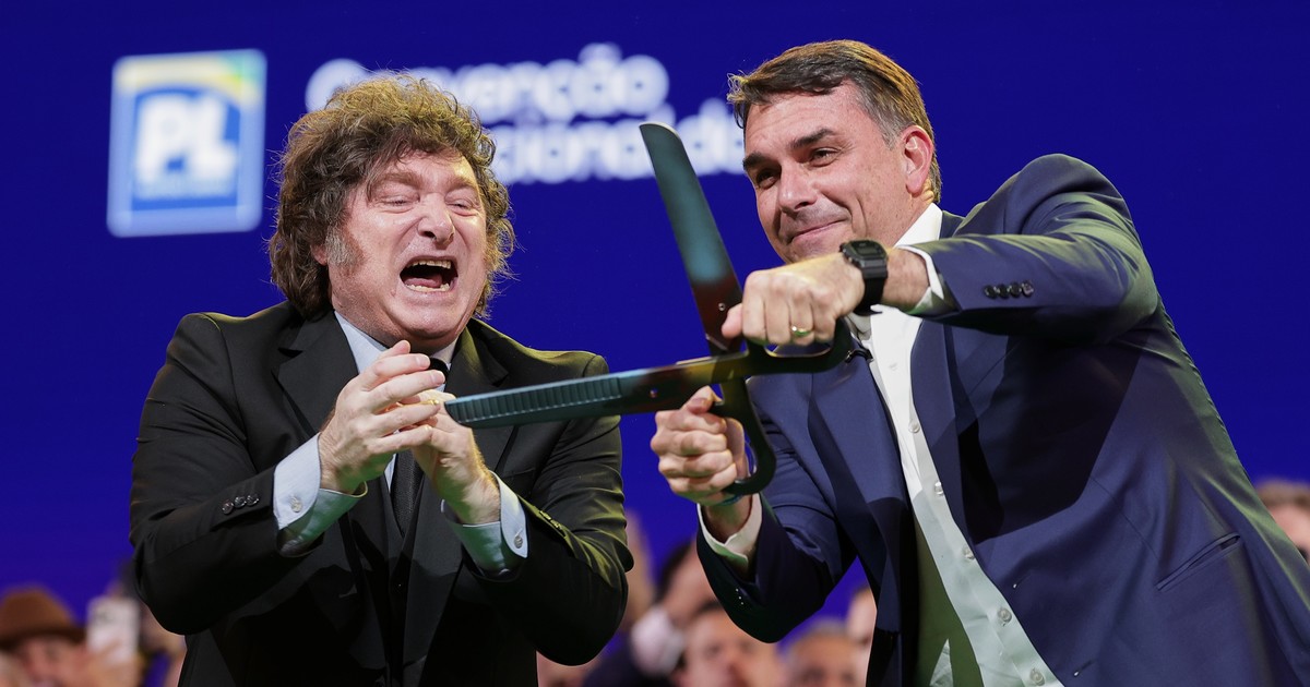 Una noche de furia en Olivos y la extraña operación de la SIDE con Bolsonaro