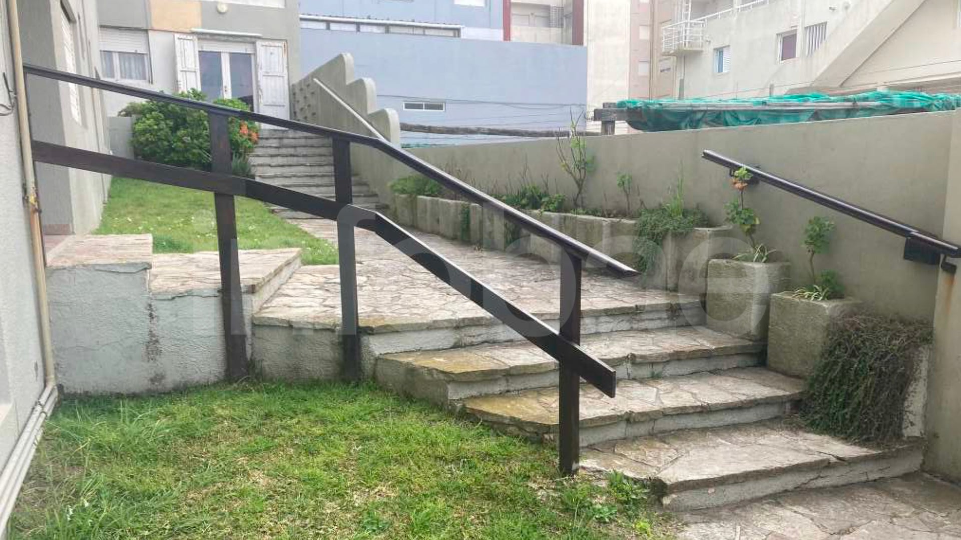 Tras la demanda de una vecina, un consorcio deberá adaptar el acceso al edificio para personas con movilidad reducida